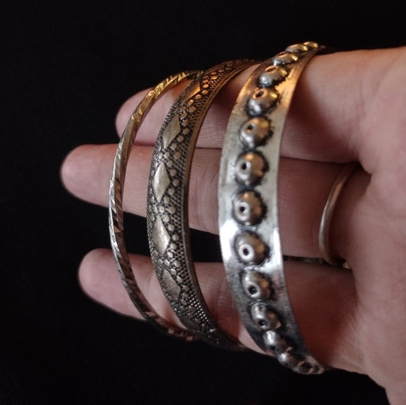 Silver Tone Bangle Set - Picture 3 of 8